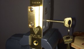 British Standard 5 lever lock British Standard 5 lever lock